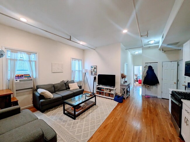 Building Photo - 62 4th St