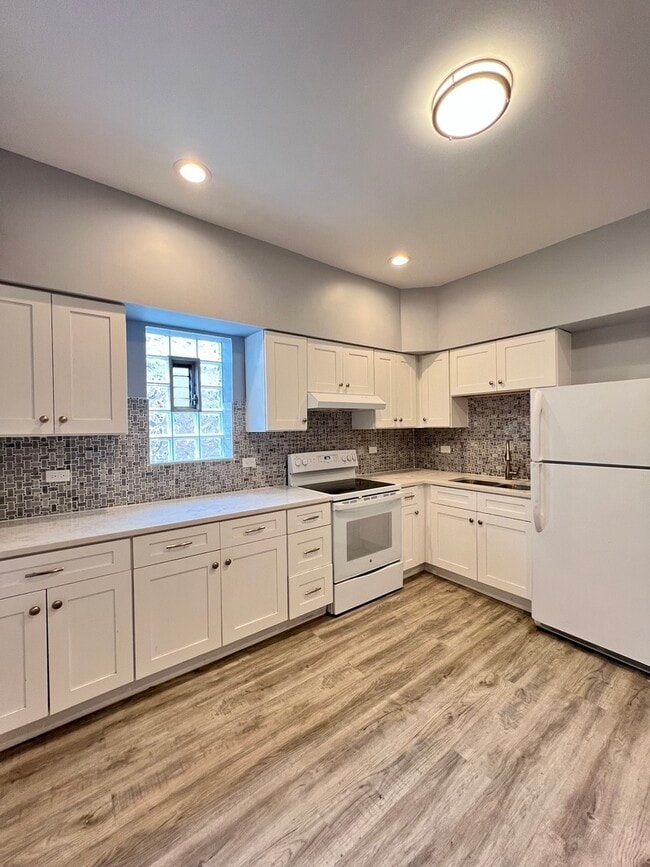 Building Photo - 6810 S Calumet Ave