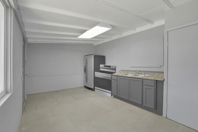 Building Photo - 9925 Bloomington Ave, # B, Bloomington, CA...
