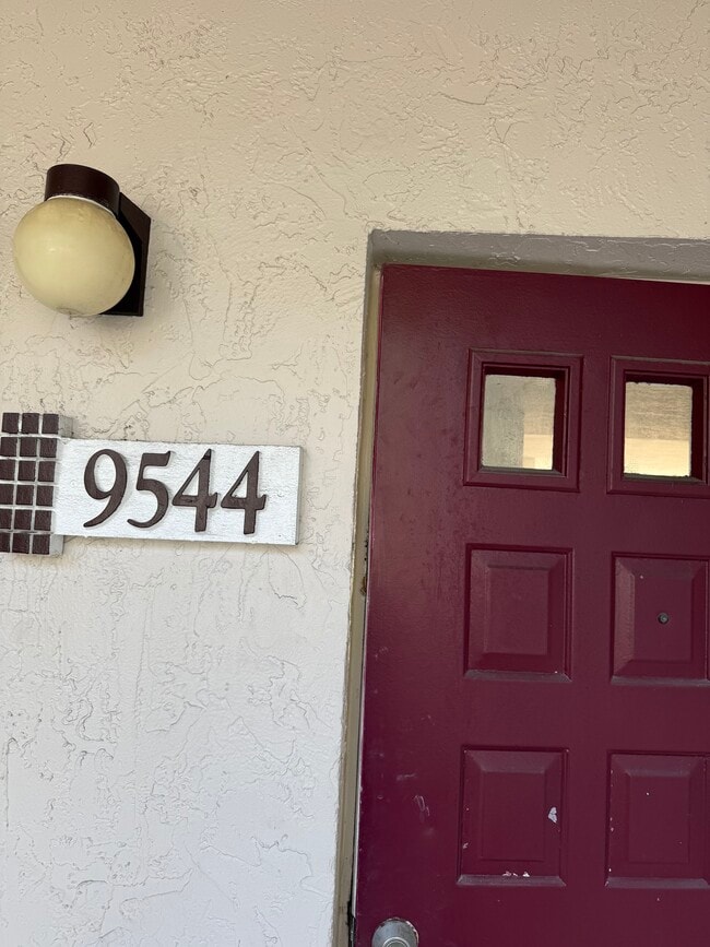 Building Photo - 9544 SW 140th Ct