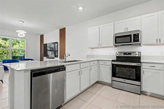 Foto del edificio - 4303 Hammock Grove Dr