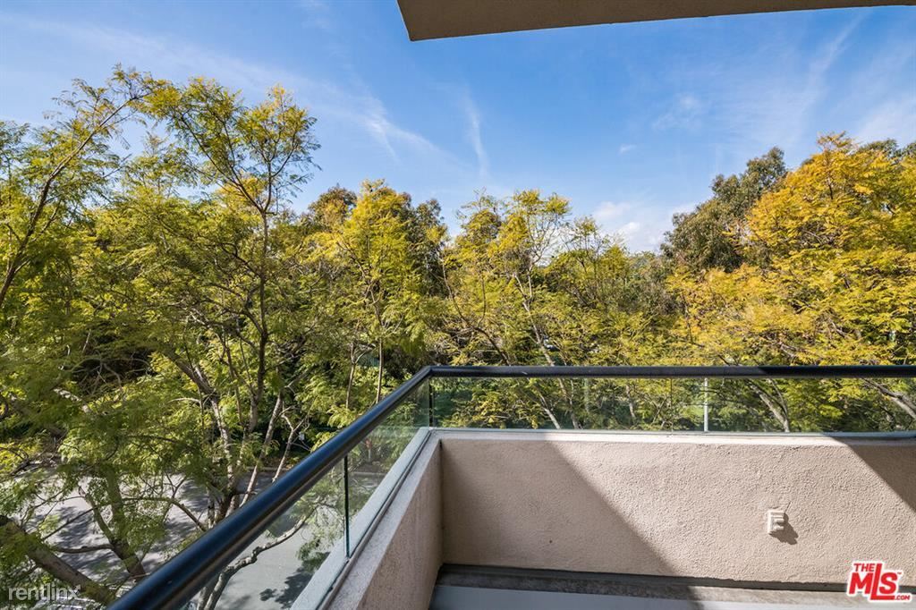 4 br, 4 bath House 450 N Maple Dr Apt 401 House for Rent in Beverly