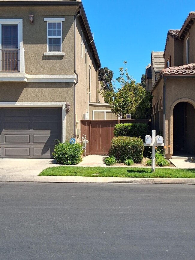 Building Photo - 9204 S Nobel Way