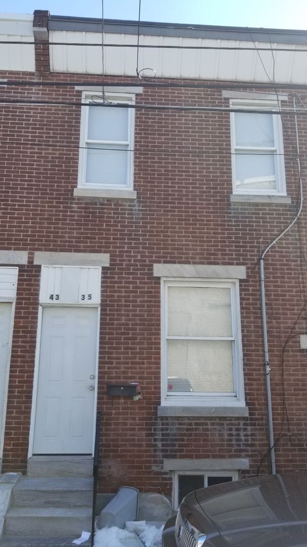 Building Photo - Spacious Home - Frankford