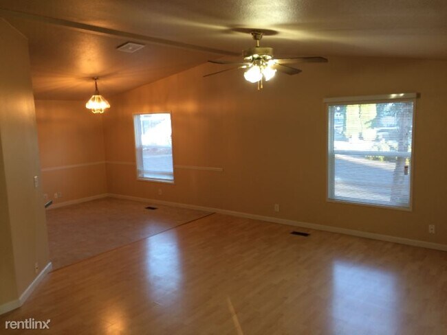 Building Photo - 1212 NE Mariners Loop