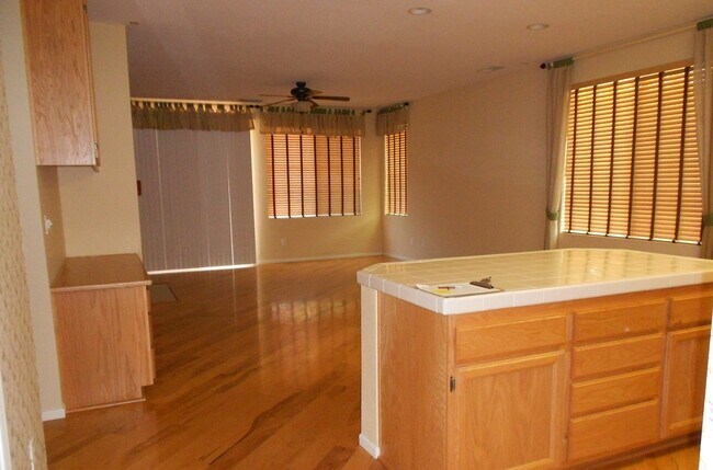 Foto del edificio - Your Next Adventure Starts Here: 3+ Bed, 2 Bath Home in Yuba City