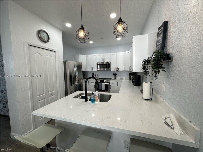 Building Photo - 3 br, 2.5 bath House - 4435 SW 160th Ave A...