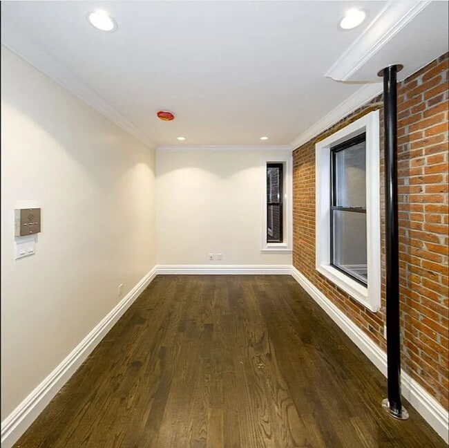Building Photo - 223 Mott Street