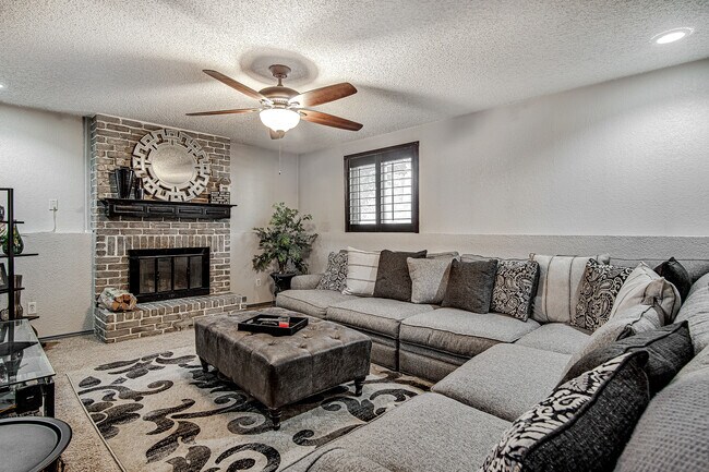 Foto del edificio - 6112 Farmingdale Dr