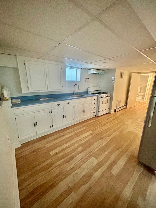 Building Photo - 166 Charles St