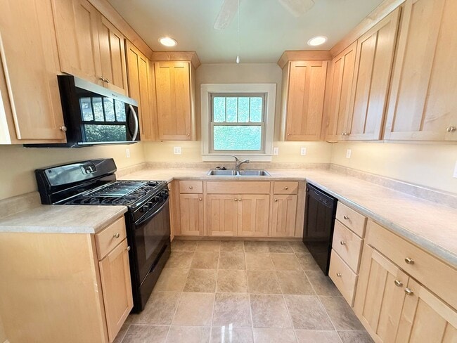 Foto del edificio - Beautifully updated 2 bed/2 bath in Bloomi...