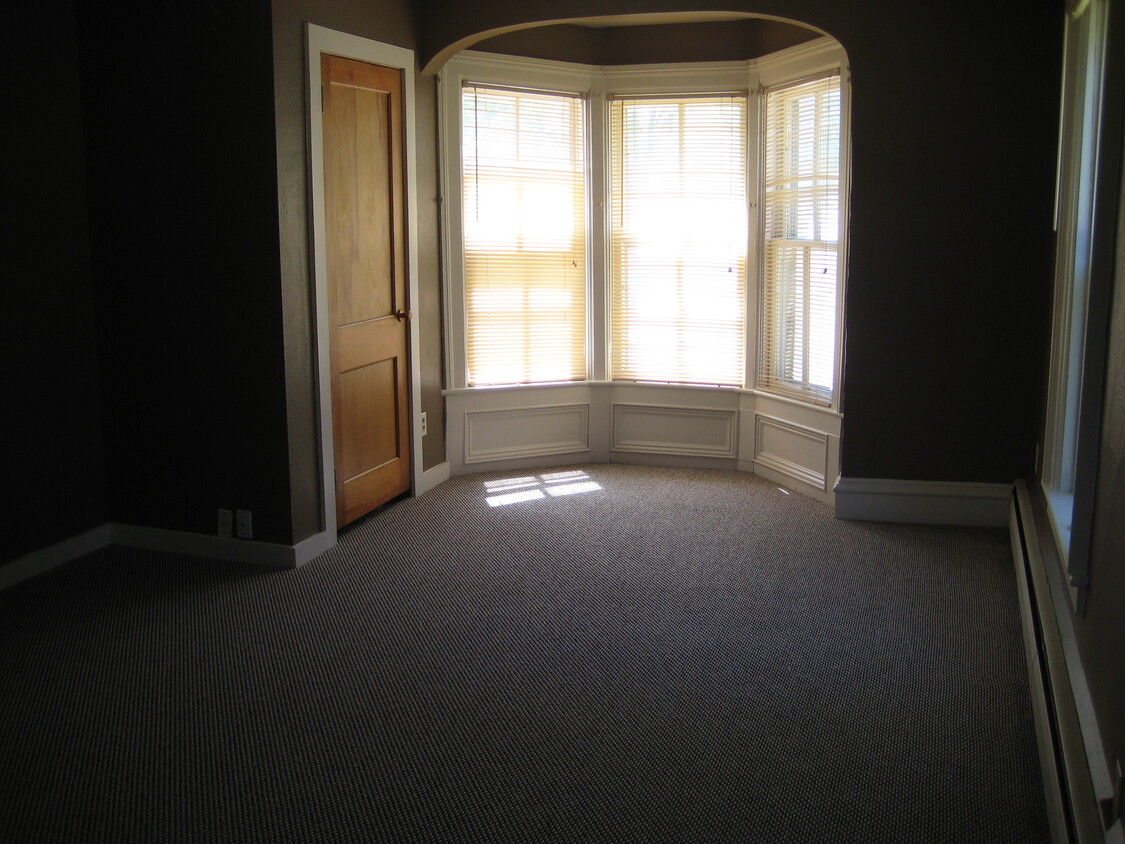 Primary Photo - 362 E Rose St