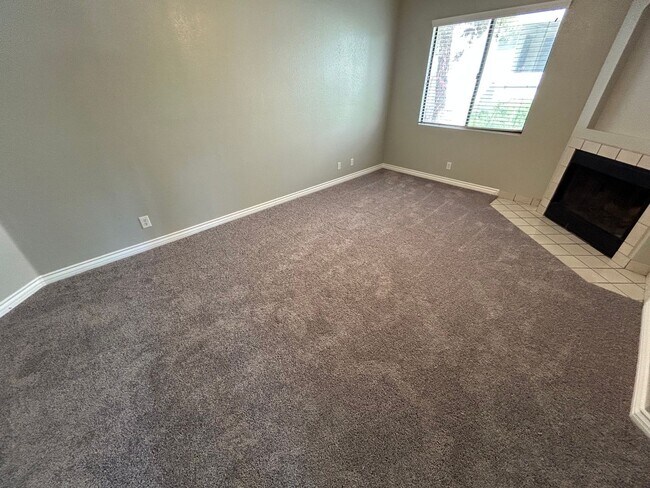 Foto del edificio - Charming condo in desirable West Las Vegas near Summerlin