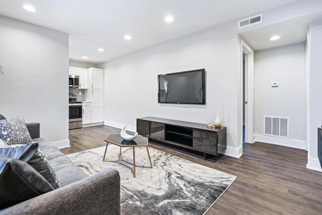 Foto del edificio - 909 Briarcliff Rd NE
