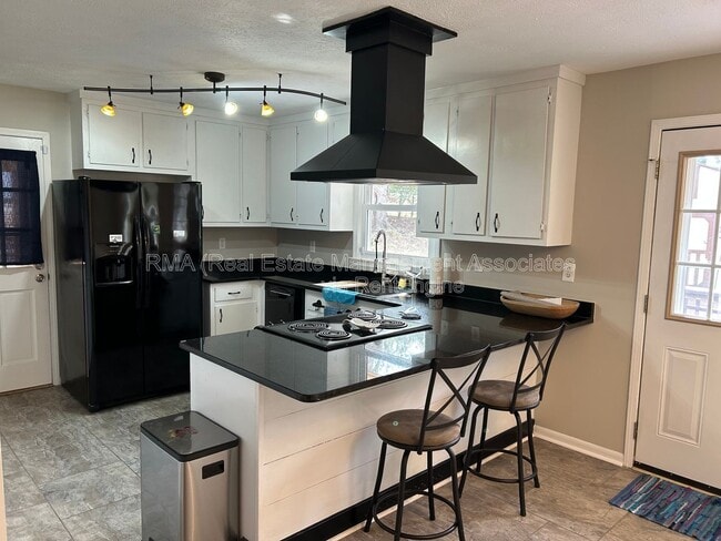 Building Photo - 310 Gail Dr