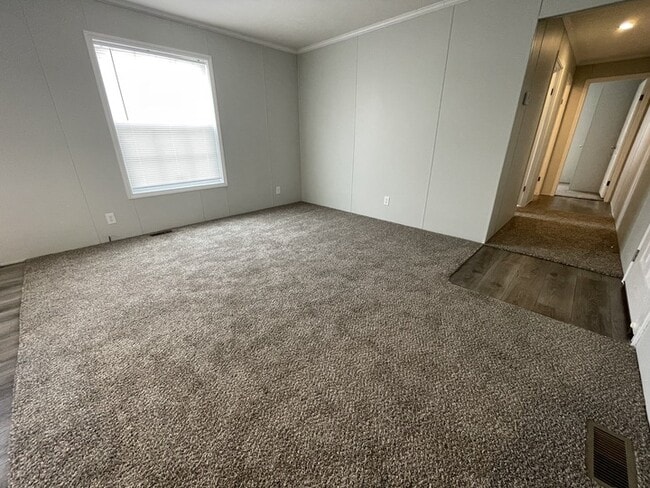 Building Photo - 38035 Leverette Ave