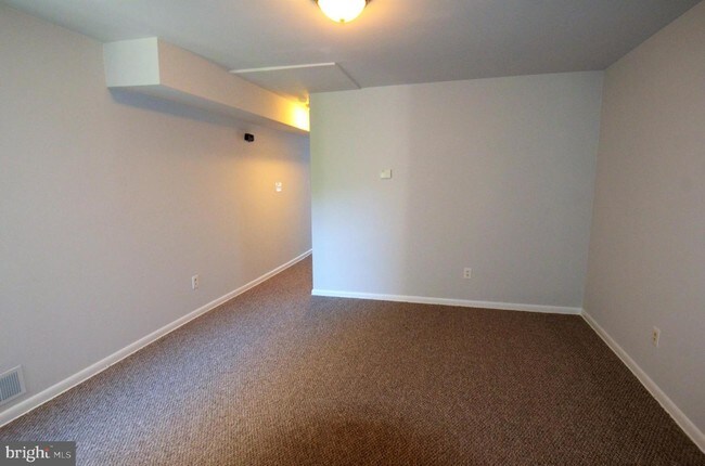 Building Photo - 225 E Lafayette Ave