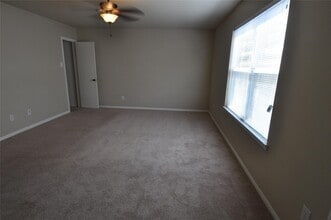 Building Photo - 5823 Ridgebluff Ln