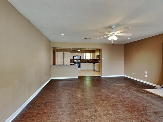 Building Photo - 107 Laurel St