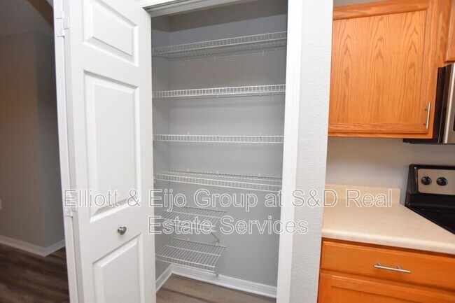 Building Photo - 4080 Dover Terrace Dr