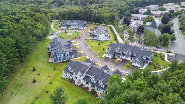 Foto del edificio - 19 Lily Pond Ln