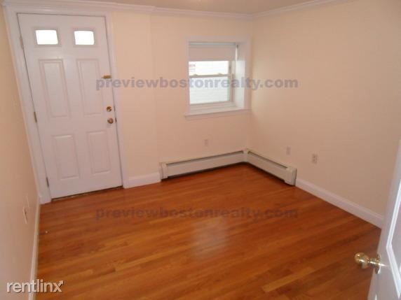 Building Photo - 1539 Beacon St