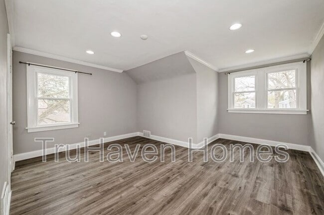 Building Photo - 545 Skokie Ave
