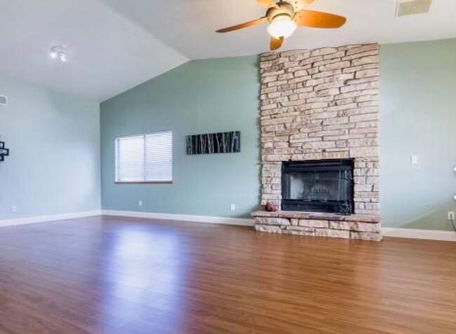 Foto del edificio - NORTHWEST POOL HOME AVAILABLE NOW!!