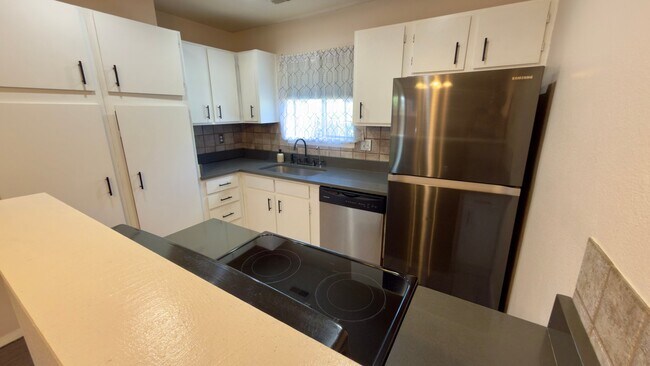 Foto del edificio - 2225 S Buckley Rd