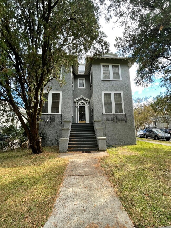 Building Photo - 2201 Calhoun St