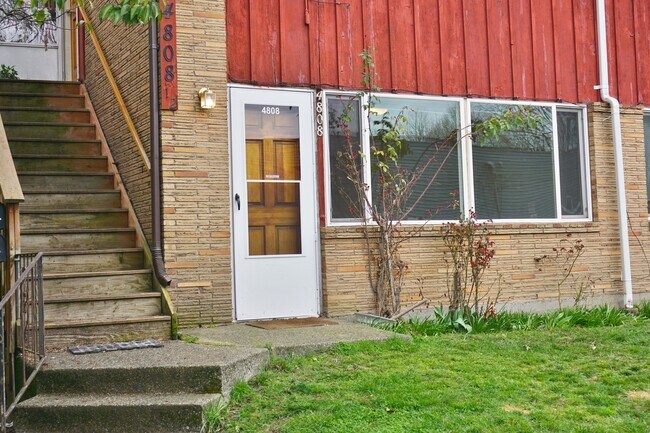 Building Photo - 4808 Interlake Ave N