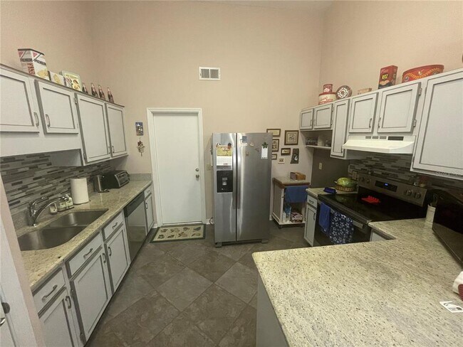 Building Photo - 324 NW 48th Blvd