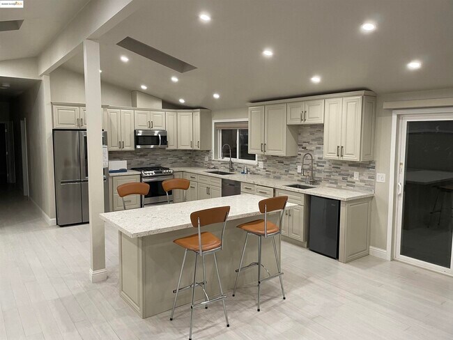 Foto del edificio - 22550 Hidden Hollow Dr