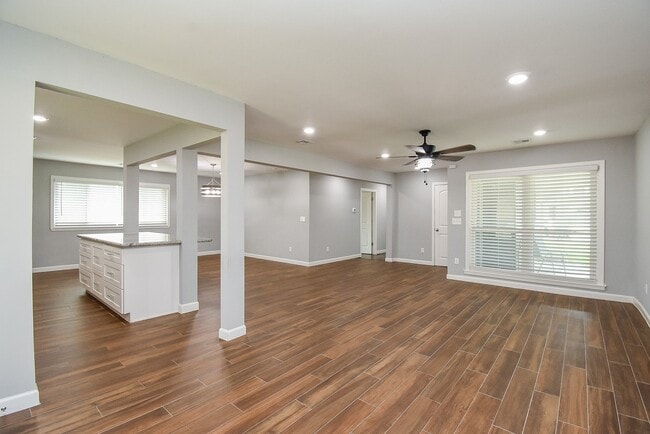 Building Photo - 7926 Ridgeview Dr