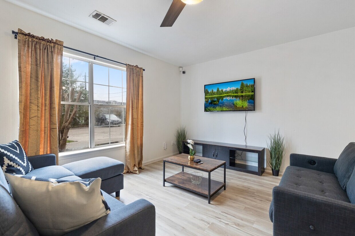 Foto principal - 1335 Nylic St