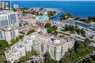Building Photo - 2511 Lakeshore Rd W
