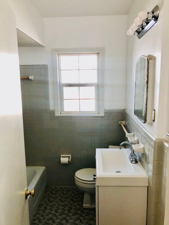 Building Photo - 2584 Quail Ave