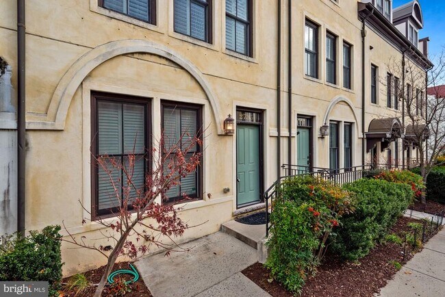 Building Photo - 2735 Cassedy St