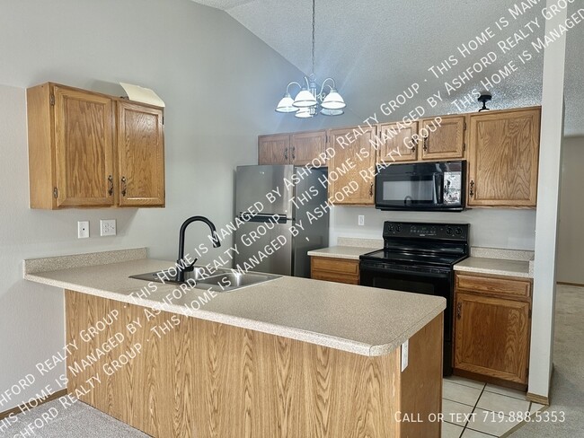 Foto del edificio - 5739 Trout Creek Pass Dr