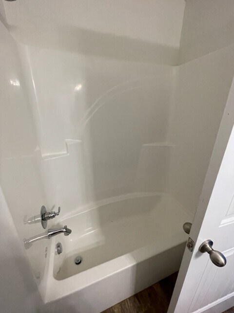 Foto del edificio - 1523 Gambill Wood Dr