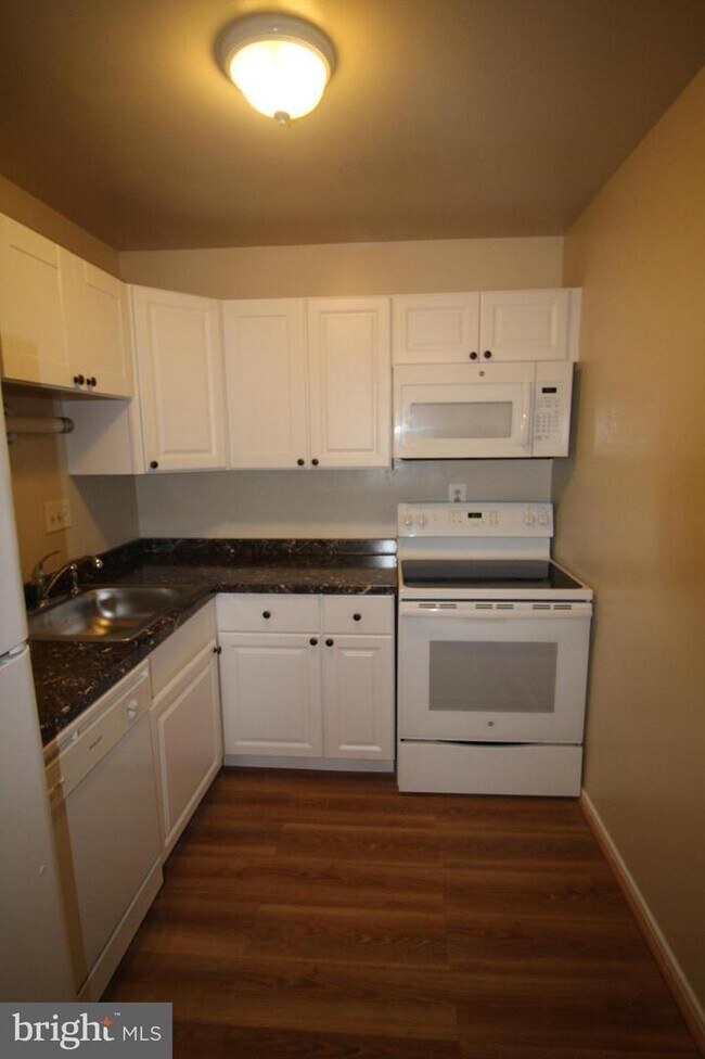 Building Photo - 10043 Ridgeline Dr