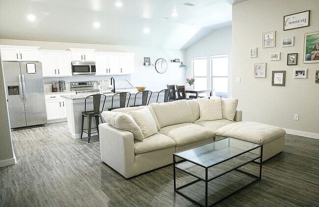 Foto del edificio - 1801 Callaway Pl