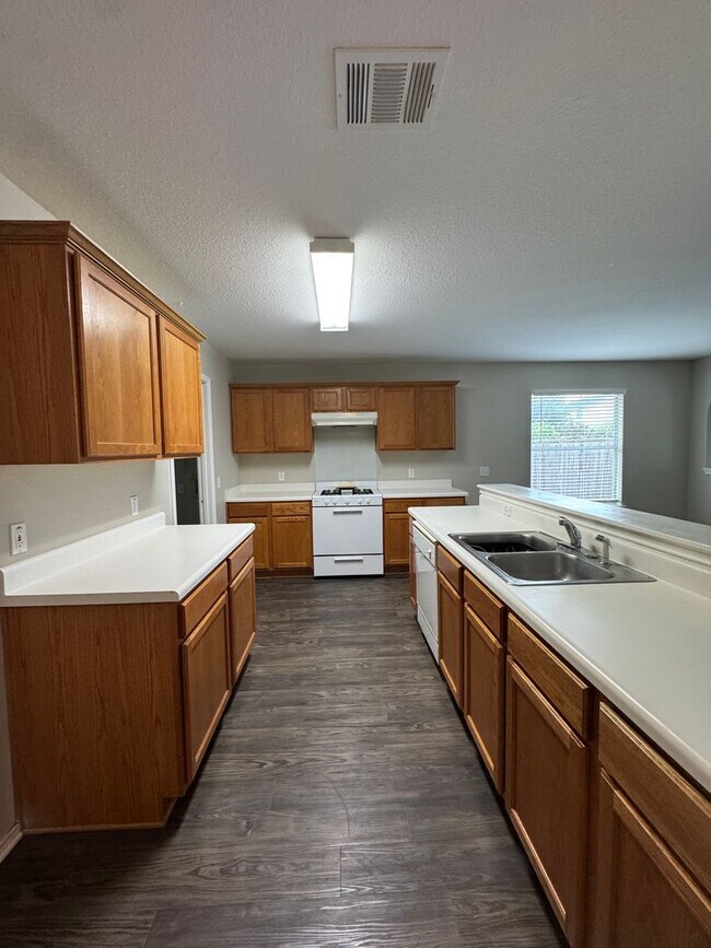 Building Photo - Modern Living Minutes from Everything Kyle...