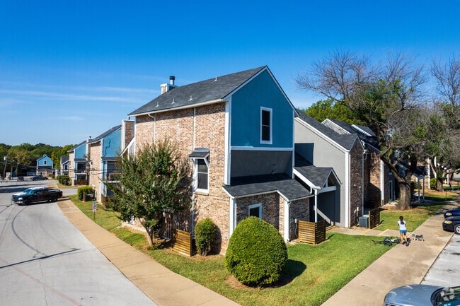 Building Photo - Diamond Loch Apartment Homes