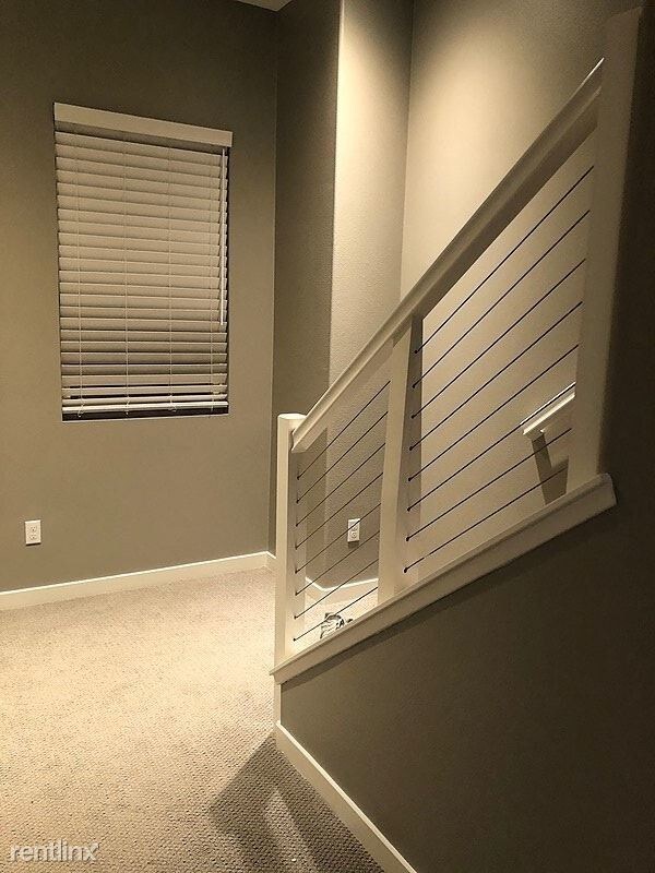 Foto del edificio - 5 br, 4 bath Townhome - 630 Chandler Walk