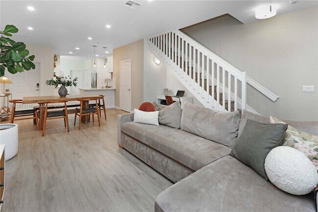 Foto del edificio - 4333 Vineyard Cir