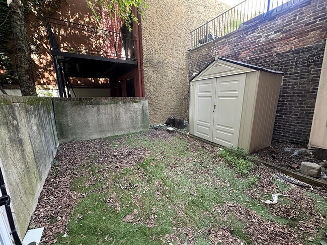 Foto del edificio - "Chic Urban Oasis: Cozy 1-Bedroom Apartment in Vibrant Brooklyn Locale!"