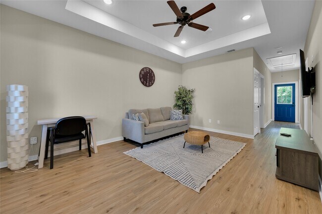 Foto del edificio - 10317 Lake Rd