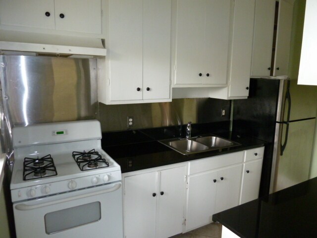 Kitchen - 1900 10th St