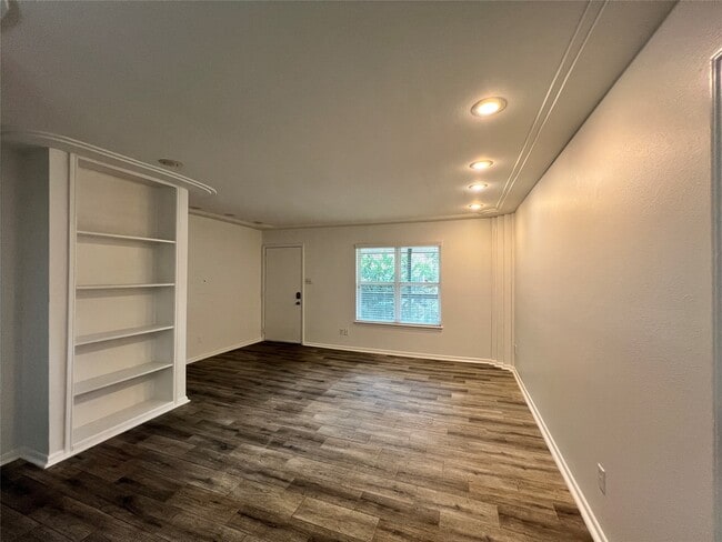 Building Photo - 855 Augusta Dr